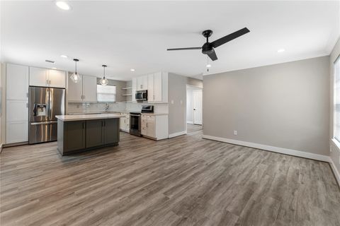 Tiny photo for 809 E 40th Street, Houston, TX 77022 (MLS # 5952260)