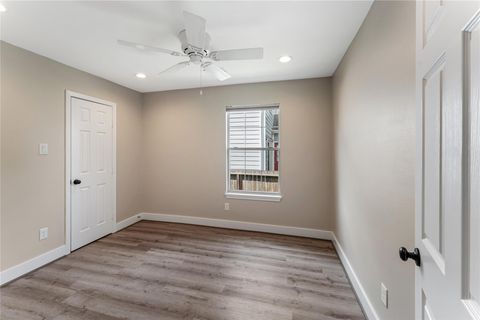 Tiny photo for 809 E 40th Street, Houston, TX 77022 (MLS # 5952260)