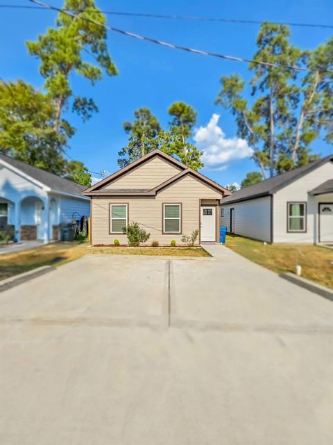 Photo of 861 Palmdate, Montgomery, TX 77316 (MLS # 83517907)
