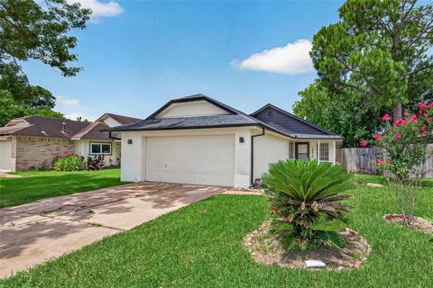 Photo of 10814 Parkland Woods Drive, Sugar Land, TX 77498 (MLS # 97930628)