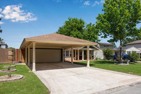 Photo of 7506 Dearborn Street, Houston, TX 77055 (MLS # 47194849)