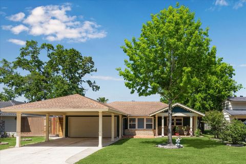 Photo of 7506 Dearborn Street, Houston, TX 77055 (MLS # 47194849)