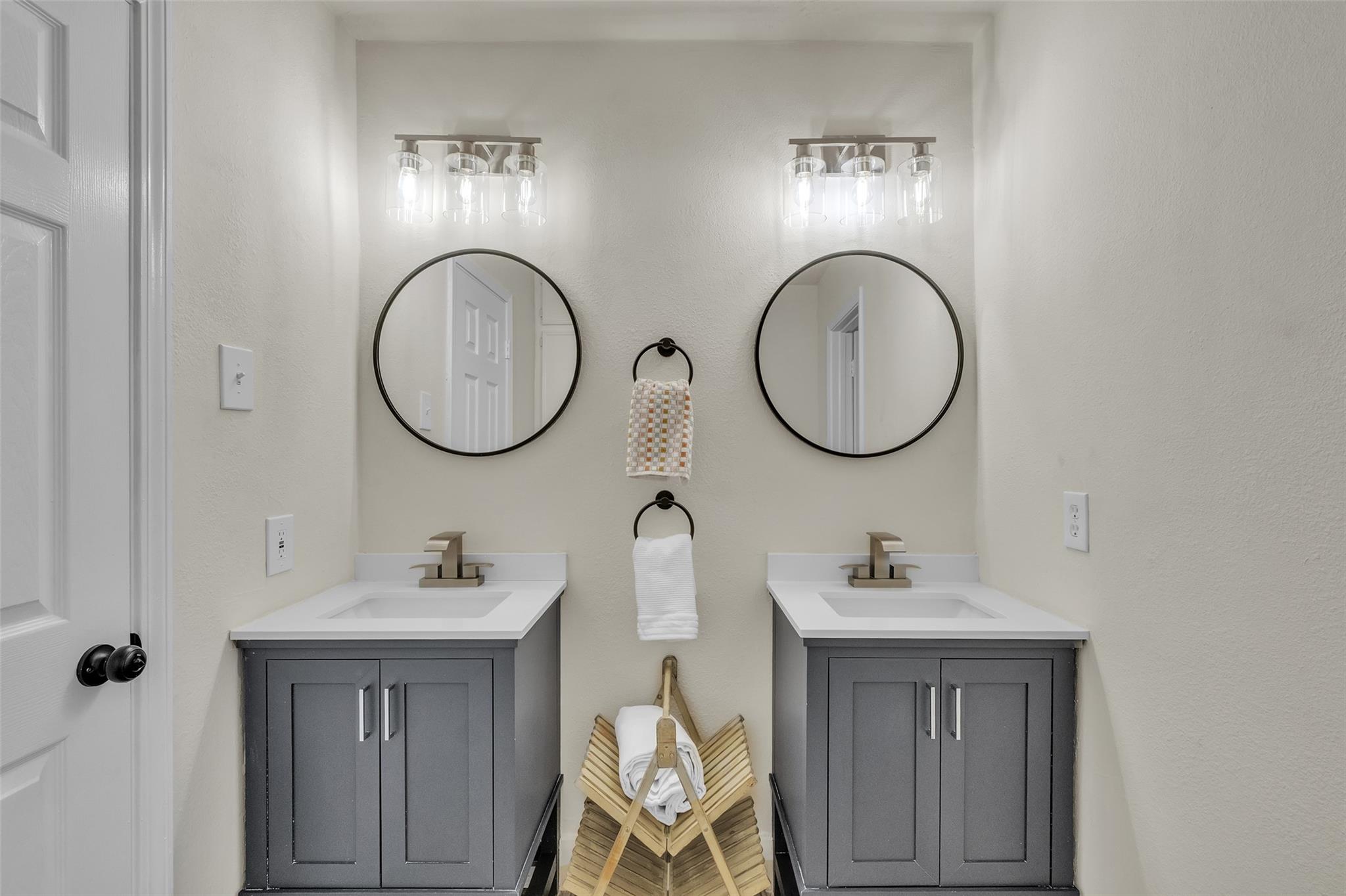 Houston, Texas 77092, United States, 3 Bedrooms Bedrooms, ,3 BathroomsBathrooms,Residential,Active,253445