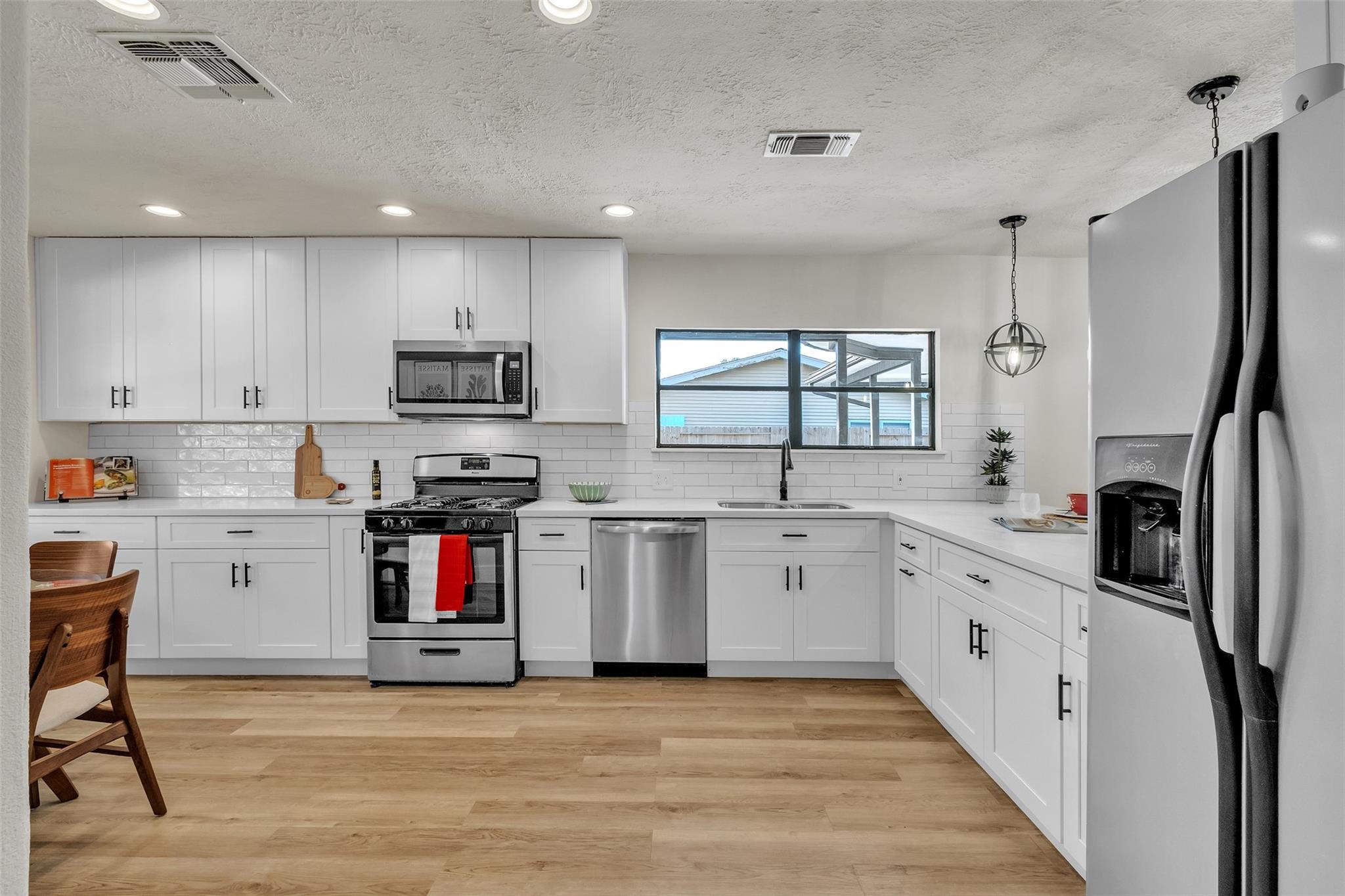 Houston, Texas 77092, United States, 3 Bedrooms Bedrooms, ,3 BathroomsBathrooms,Residential,Active,253445