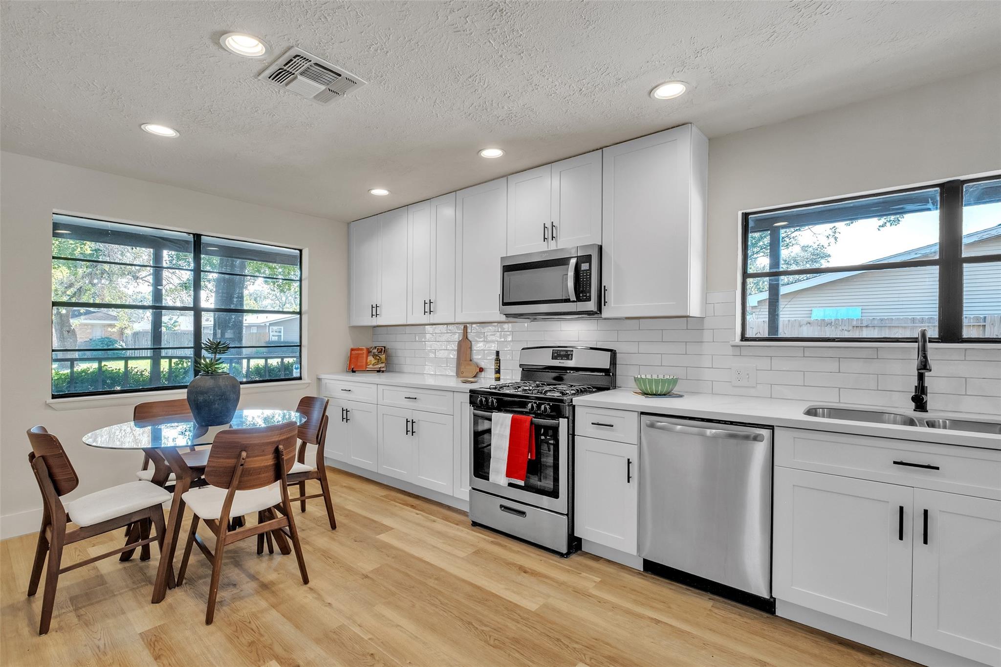 Houston, Texas 77092, United States, 3 Bedrooms Bedrooms, ,3 BathroomsBathrooms,Residential,Active,253445