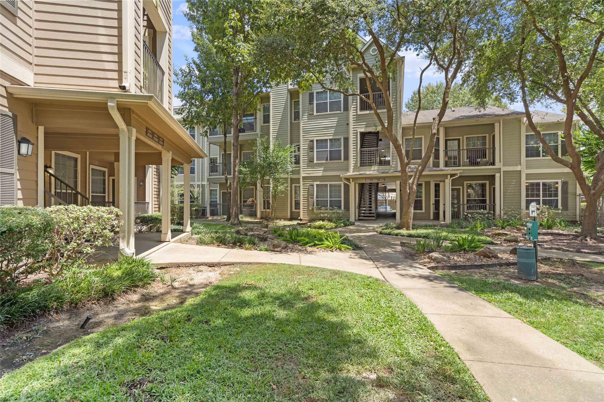 2400-724 Spring Rain Drive