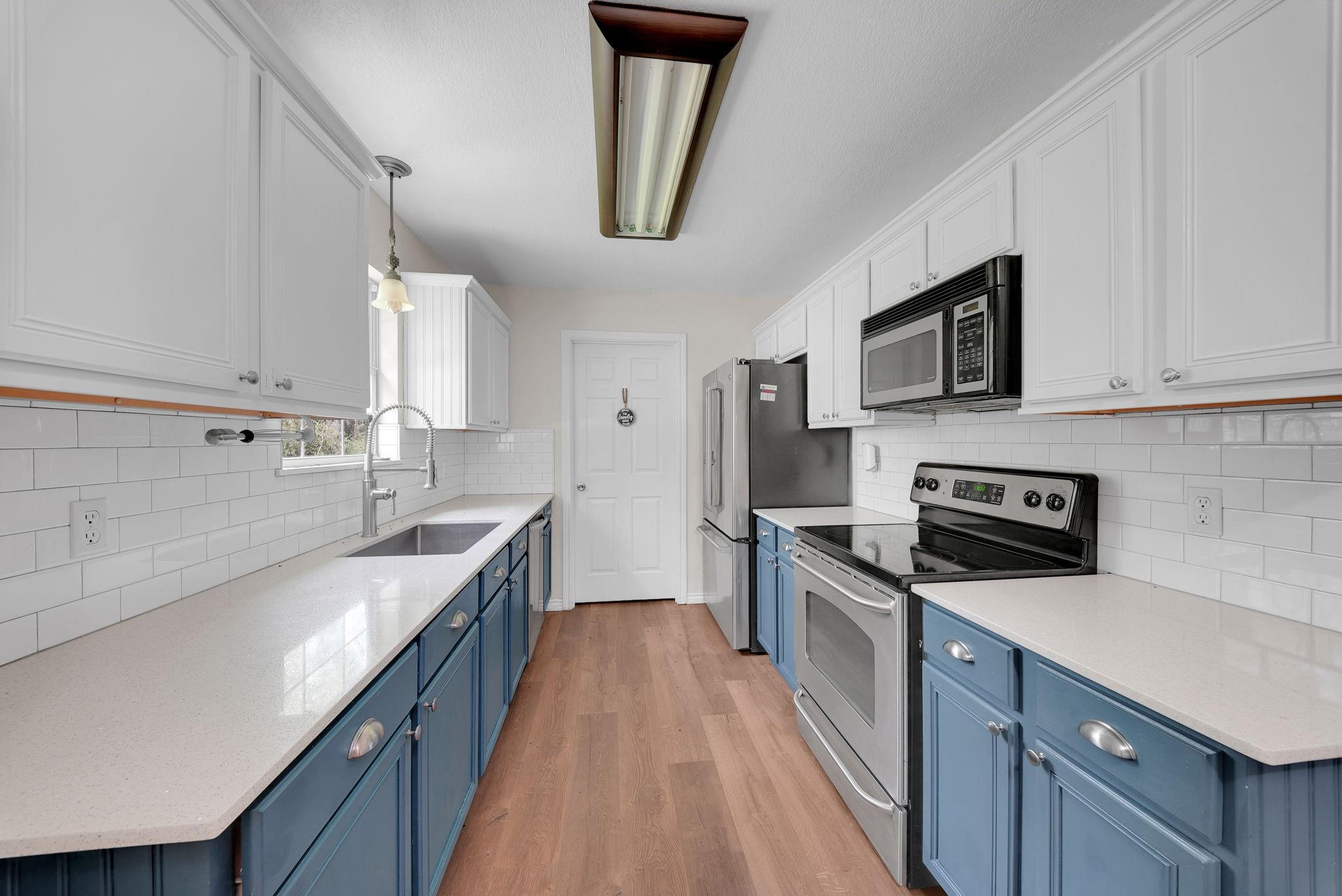 106 Bolton Way W