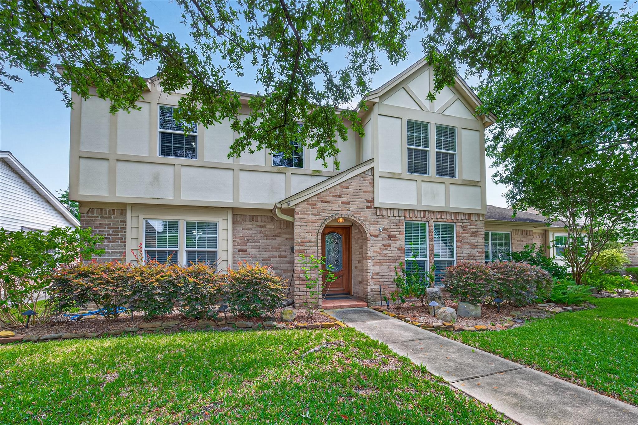 16217 Lakeview Drive