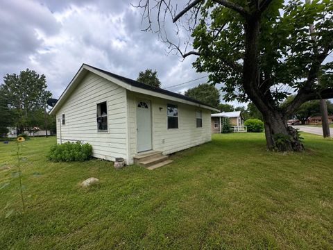 Photo of 407 N Kleas ST, Edna, TX 77957 (MLS # 12346283)