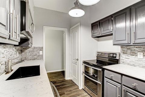 Photo of 2400 N Braeswood Boulevard #120, Houston, TX 77030 (MLS # 49982371)