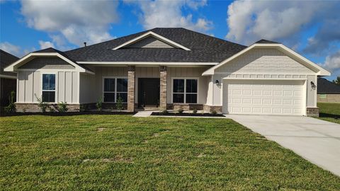 Photo of 7 Keystone Court, Angleton, TX 77515 (MLS # 46332727)