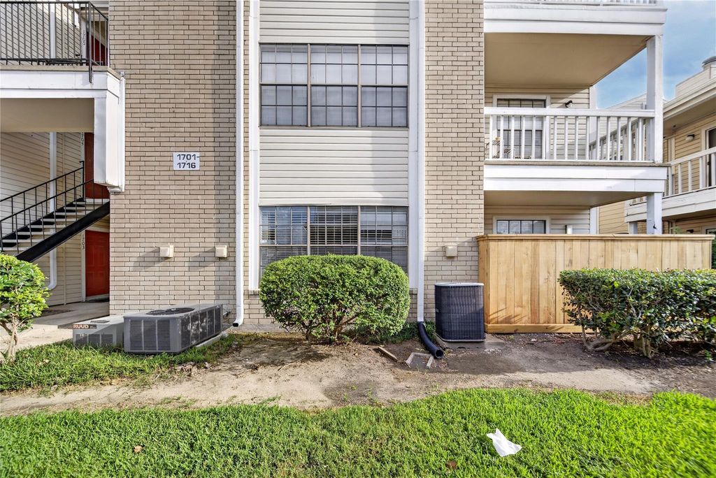 Photo of 2750 Holly Hall Street #1706, Houston, TX 77054 (MLS # 55899316)