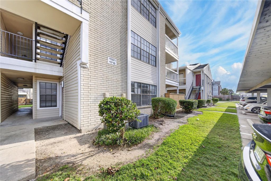 Photo of 2750 Holly Hall Street #1706, Houston, TX 77054 (MLS # 55899316)