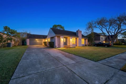 Photo of 15019 Pearhaven Drive, Houston, TX 77062 (MLS # 37875757)