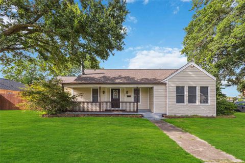 Photo of 724 Aron Street, Baytown, TX 77520 (MLS # 83778833)