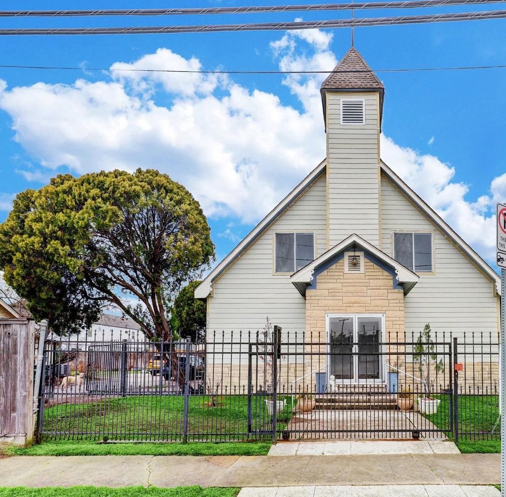 Photo of 5102 Center Street, Houston, TX 77007 (MLS # 51253454)