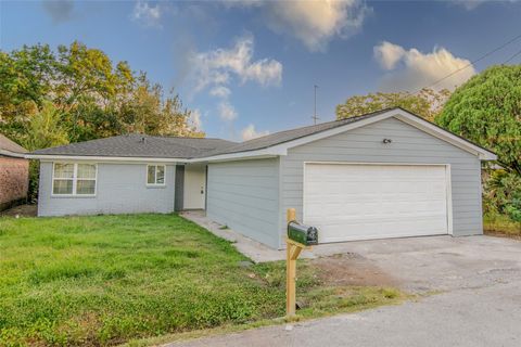 Photo of 2120 Godfrey Street, Baytown, TX 77521 (MLS # 54093142)