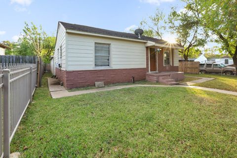 Photo of 2111 3rd Street, Galena Park, TX 77547 (MLS # 5092918)