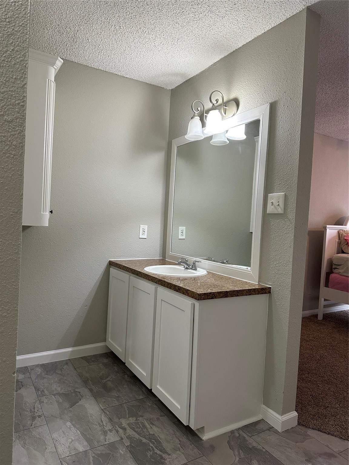 6103 Ludington Drive 4-942