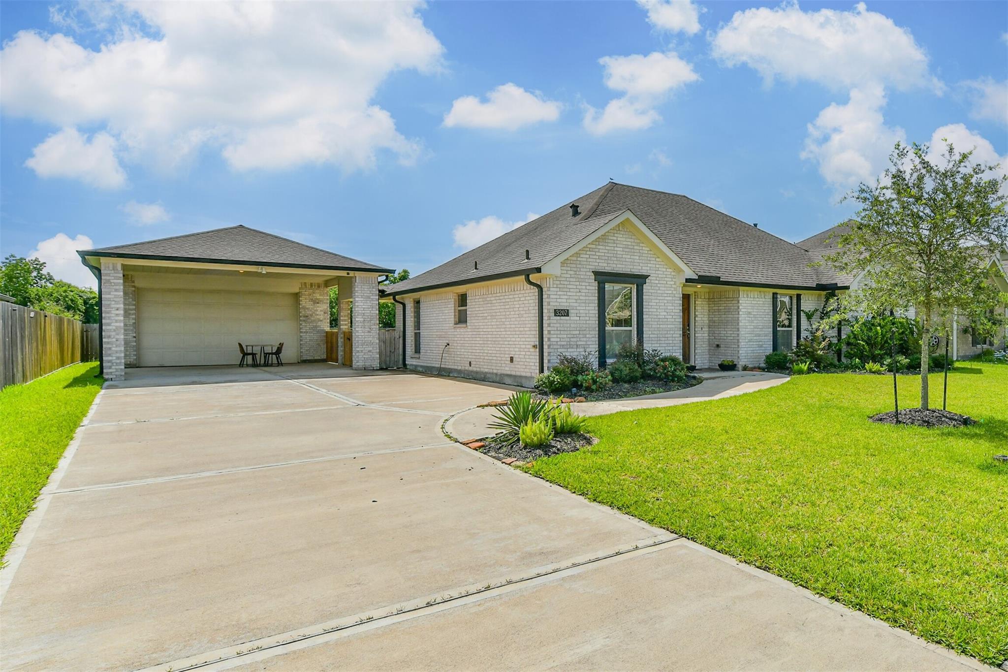 3207 Patagonia Street