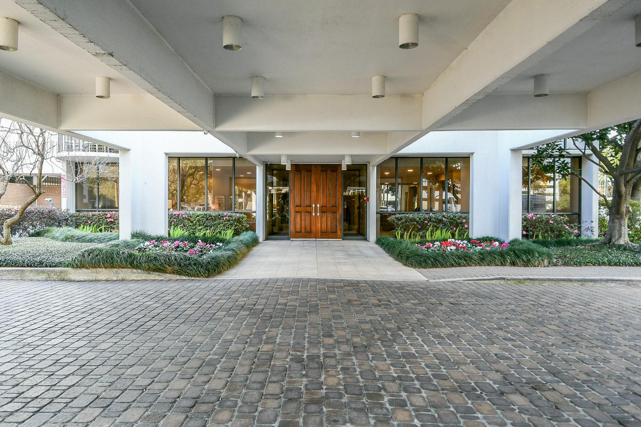 5001 Woodway Drive 1502