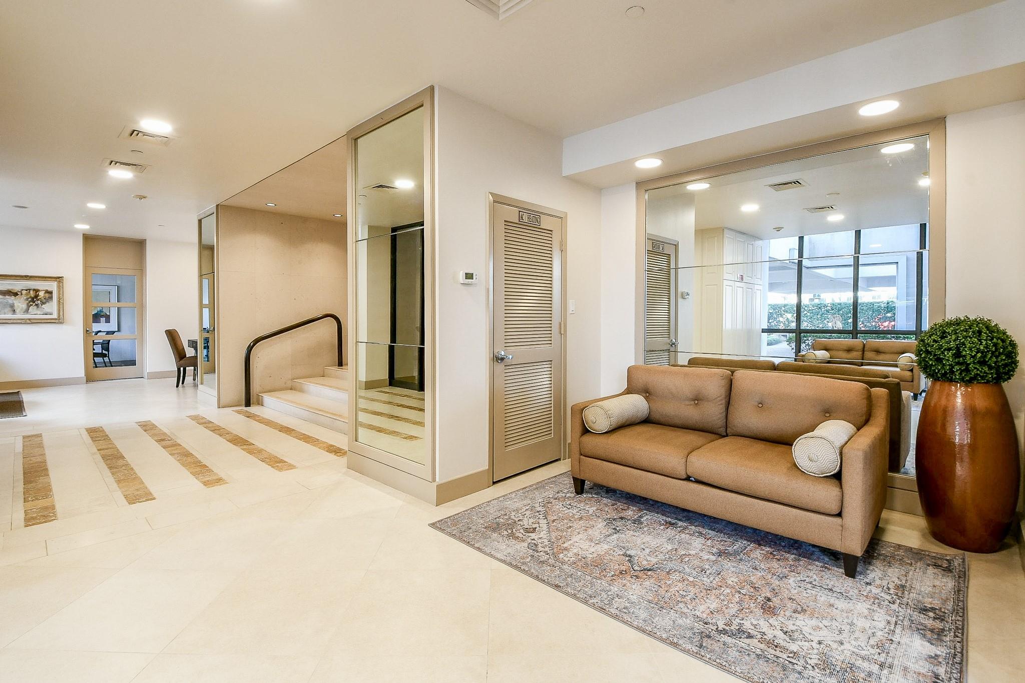 5001 Woodway Drive 1502