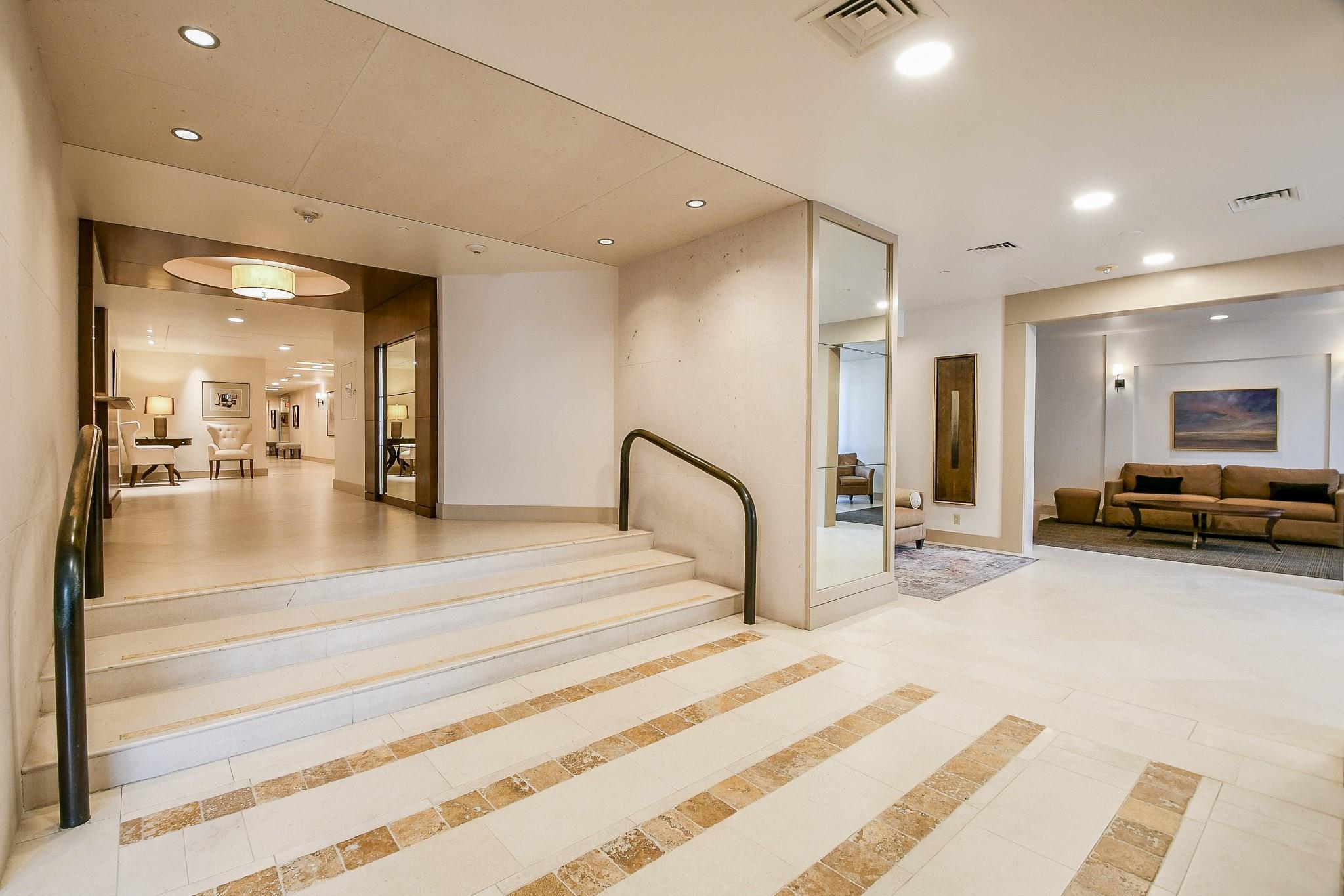 5001 Woodway Drive 1502