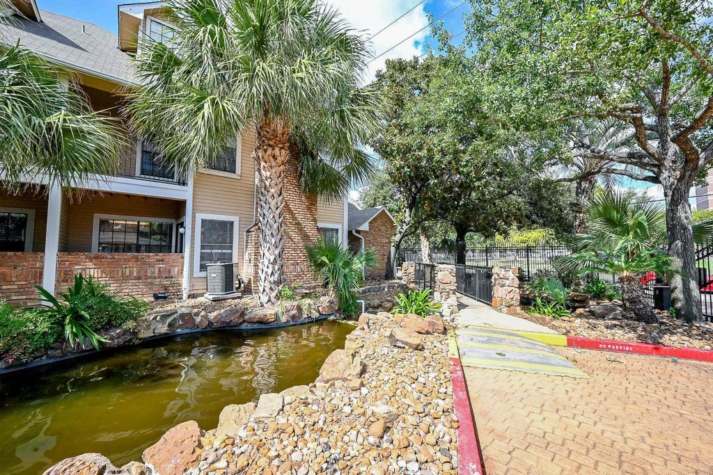 Photo of 2300 Old Spanish Trail #1004, Houston, TX 77054 (MLS # 36453238)