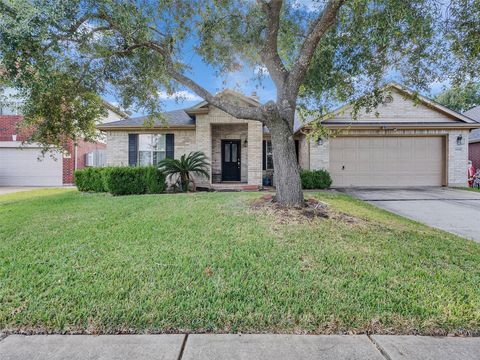 Photo of 3823 Beacons View, Friendswood, TX 77546 (MLS # 83954897)