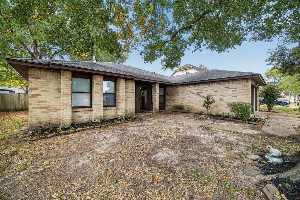 Photo of 7306 Lonesome Woods Trail, Humble, TX 77346 (MLS # 20260401)