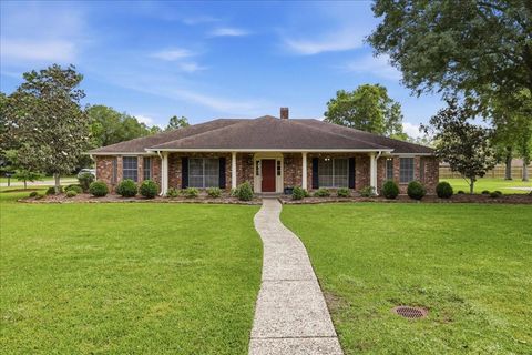Photo of 2201 Tall Oaks Drive, Orange, TX 77632 (MLS # 95461387)
