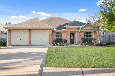 Photo of 1610 Diamond Brook Drive, Houston, TX 77062 (MLS # 31426641)