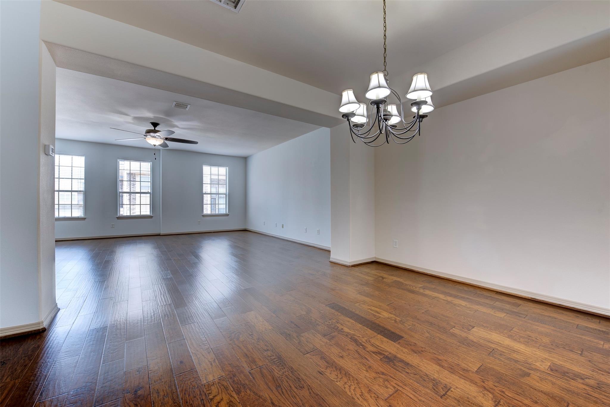 Houston, Texas 77040, United States, 3 Bedrooms Bedrooms, ,3 BathroomsBathrooms,Residential,Active,205582