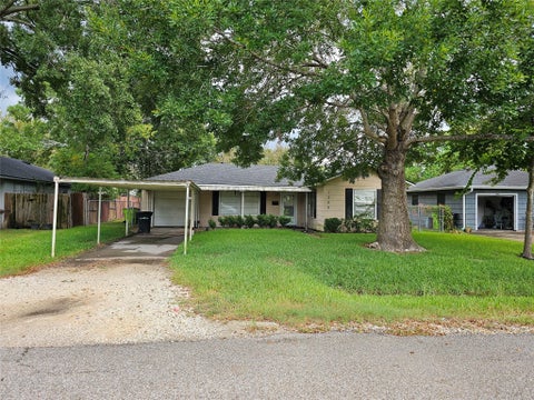 Photo of 1305 James Street, Rosenberg, TX 77471 (MLS # 97284144)