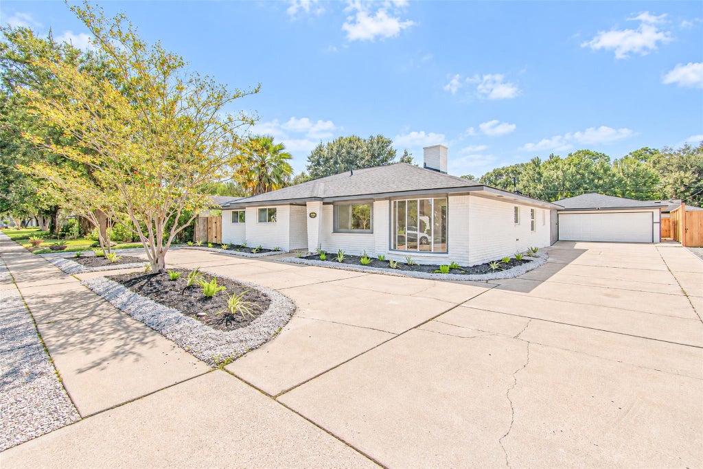 Photo of 7623 Braes Meadow Drive, Houston, TX 77071 (MLS # 25699163)