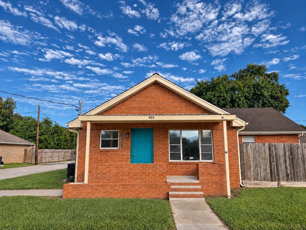 Photo of 921 Marion Street ST, Port Neches, TX 77651 (MLS # 45239640)