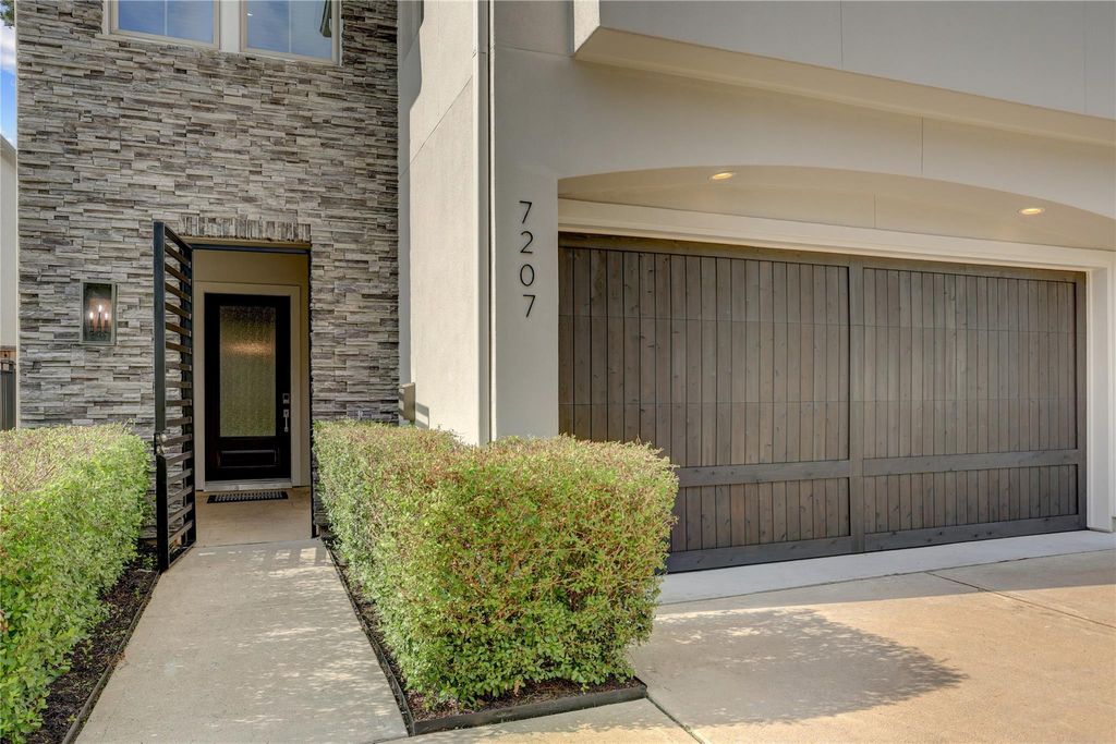 Photo of 7207 Tickner Street, Houston, TX 77055 (MLS # 4692293)