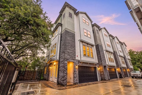 Homes For Sale - 916 Yale Street #D<br/> Houston, TX 77008