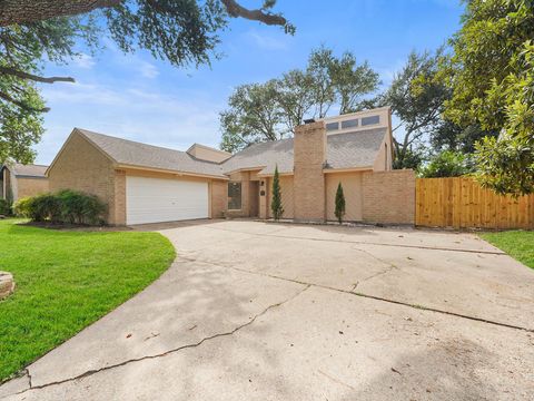 Photo of 8715 Covent Garden Street, Houston, TX 77031 (MLS # 41086719)