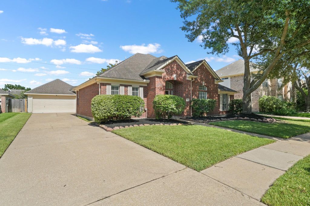 Photo of 2415 Wyckchester Drive, Pearland, TX 77584 (MLS # 87329752)