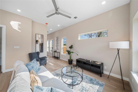 Photo of 303 Queen Sude Lane, Houston, TX 77091 (MLS # 63079426)