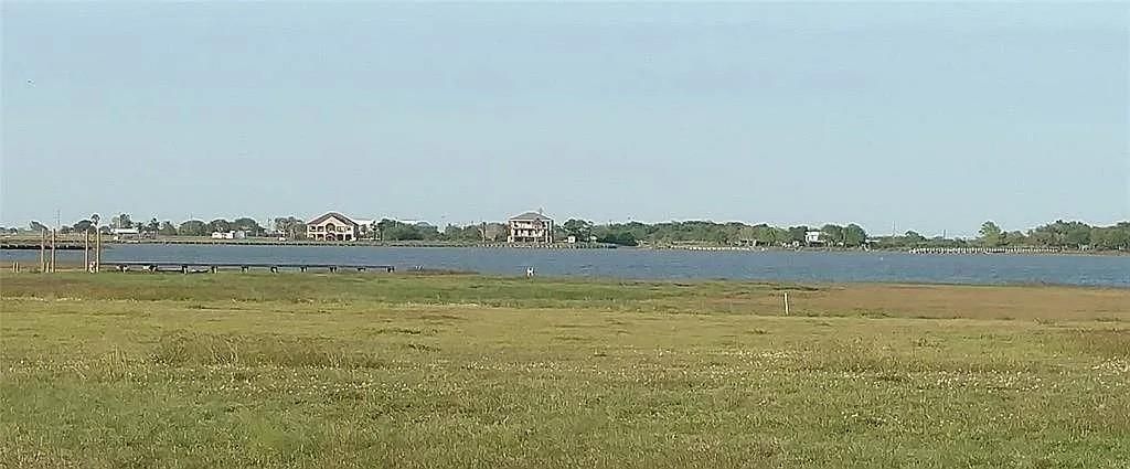 Photo of 71 Bay Drive, Palacios, TX 77465 (MLS # 10215454)