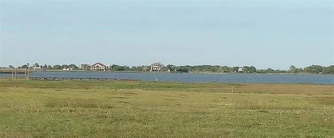 Photo of 71 Bay Drive, Palacios, TX 77465 (MLS # 10215454)