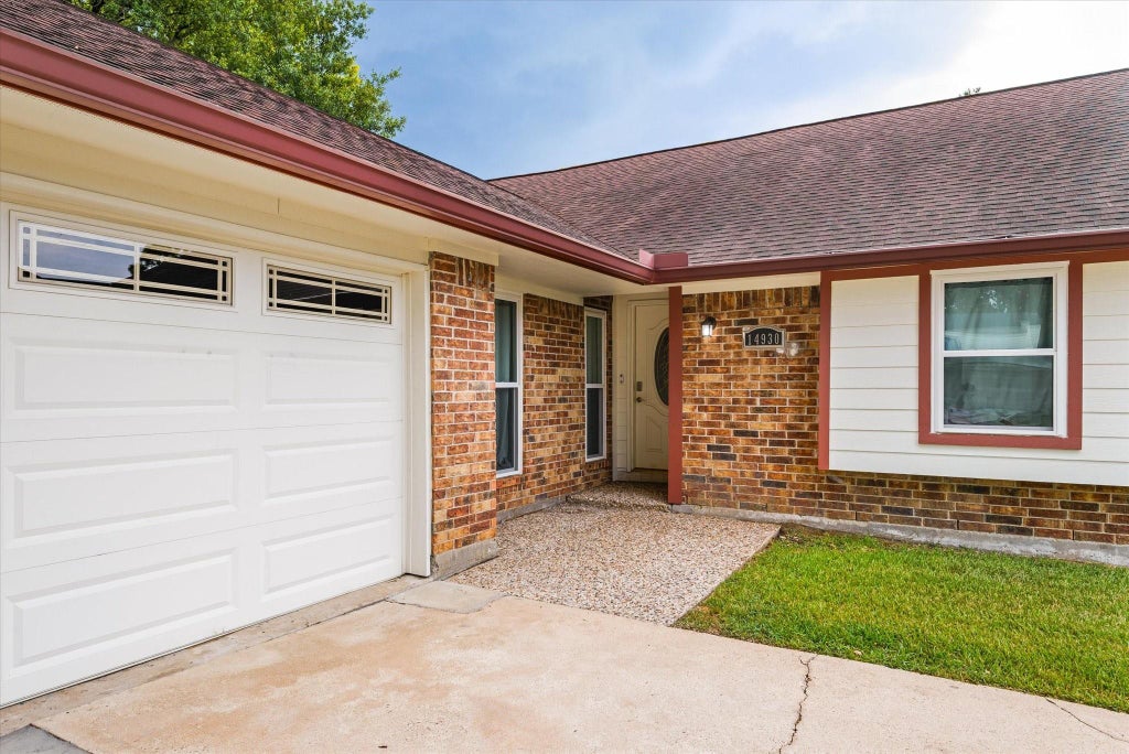 Photo of 14930 Aspen Hills Drive, Houston, TX 77062 (MLS # 14394983)