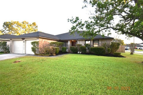 Photo of 16702 Sheet Bend Way, Friendswood, TX 77546 (MLS # 33927545)