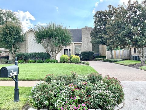 Photo of 12515 Piping Rock Drive, Houston, TX 77077 (MLS # 78577477)