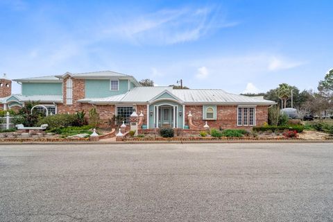 Photo of 804 Alvin Street, El Campo, TX 77437 (MLS # 78428964)