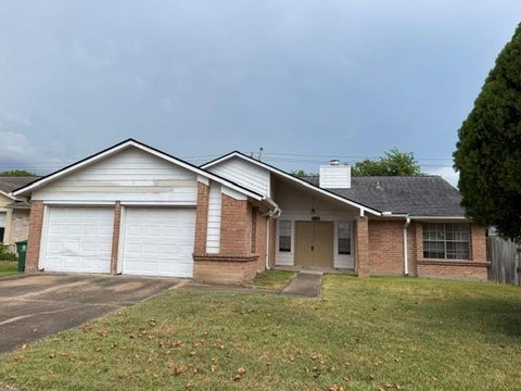 Photo of 11323 Mulholland Dr DR, Stafford, TX 77477 (MLS # 92496396)