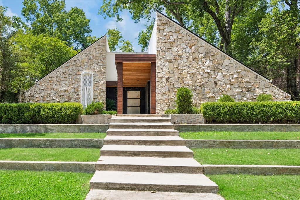 Photo of 5710 Indian Circle, Houston, TX 77057 (MLS # 41809058)