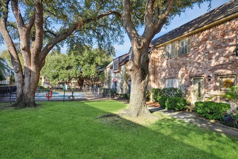Photo of 14715 Barryknoll Lane #128, Houston, TX 77079 (MLS # 33681869)